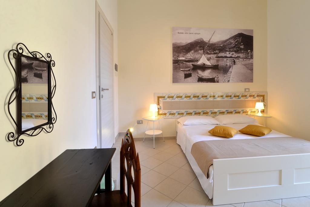 Santi E Saraceni Rooms Salerno Room photo