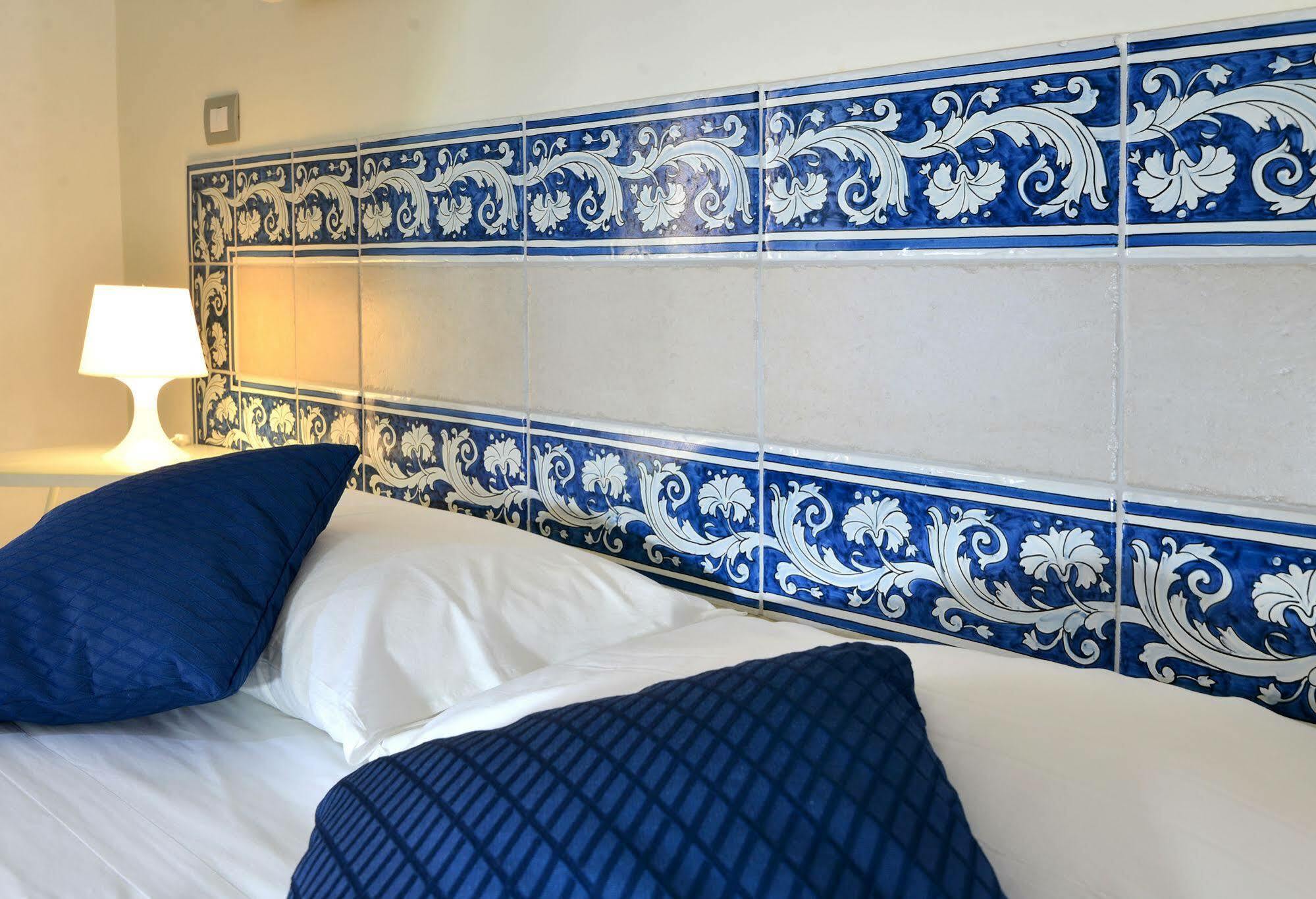 Santi E Saraceni Rooms Salerno Exterior photo