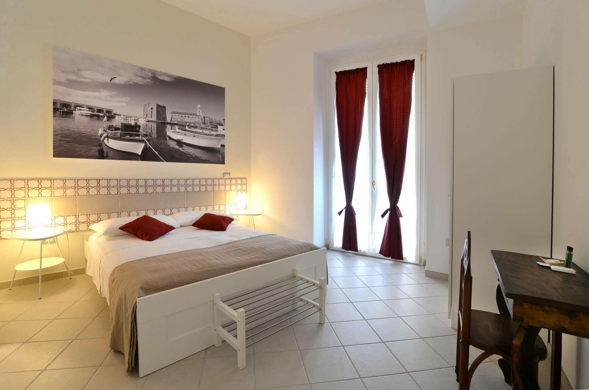 Santi E Saraceni Rooms Salerno Exterior photo